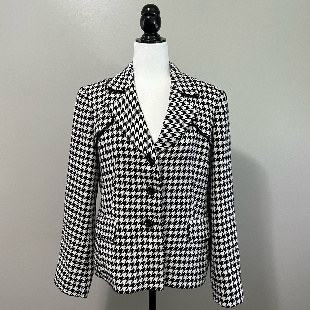 Baia Notch Lapel Black White Houndstooth Fully Lined Three Button Blazer
